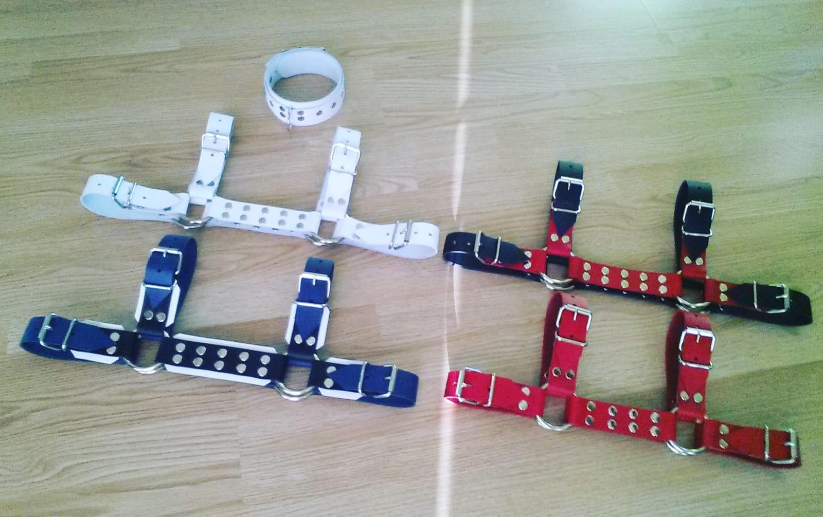 19. harness  4 variamty  barvy 